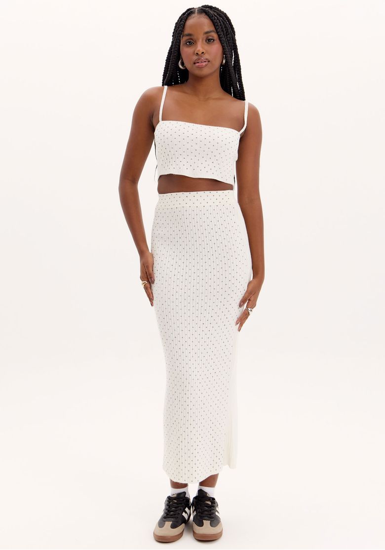 Saia midi tricot branca com brilhos - vista frontal; cintura alta, caimento ajustado em corte lápis e aplicações pontuais de brilho.