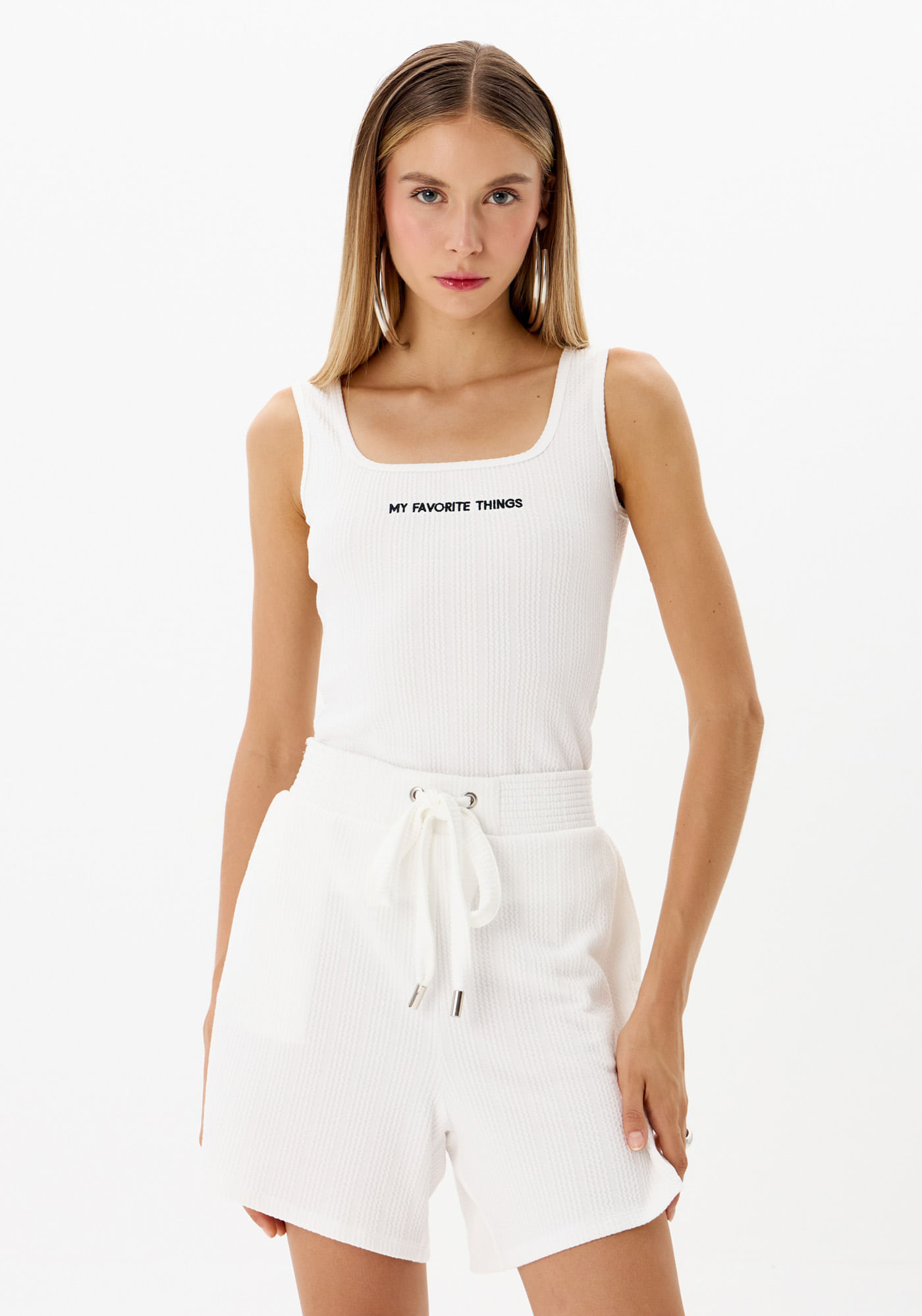 Blusa Regata Justa Com Bordado
