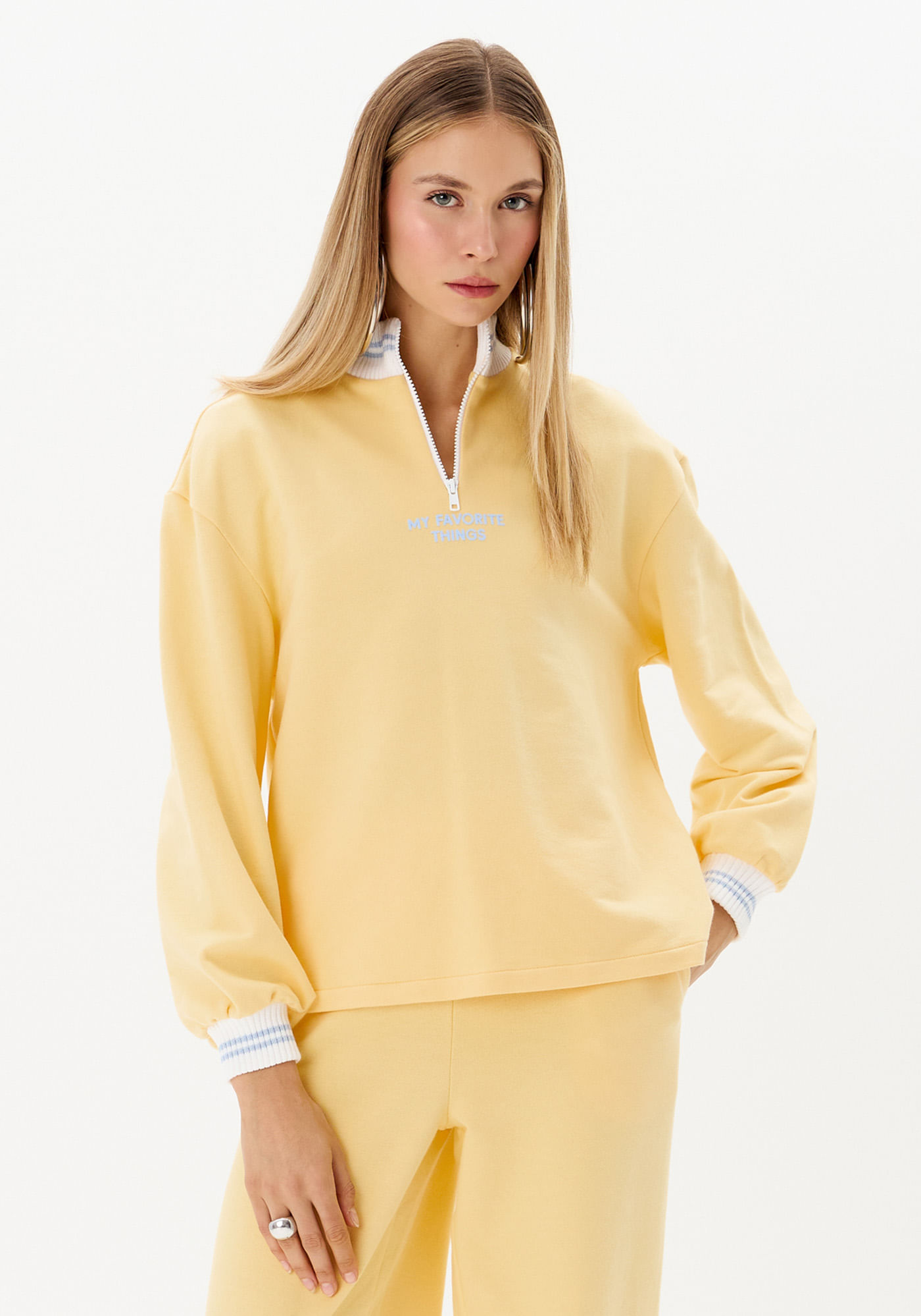 Blusa Moletom Gola Alta Zíper Frontal
