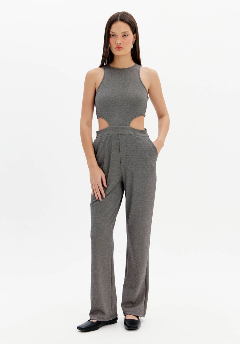 Macacão longo feminino preto vista frontal em malha pesada com recortes cut-out na cintura e pernas retas - look urbano
