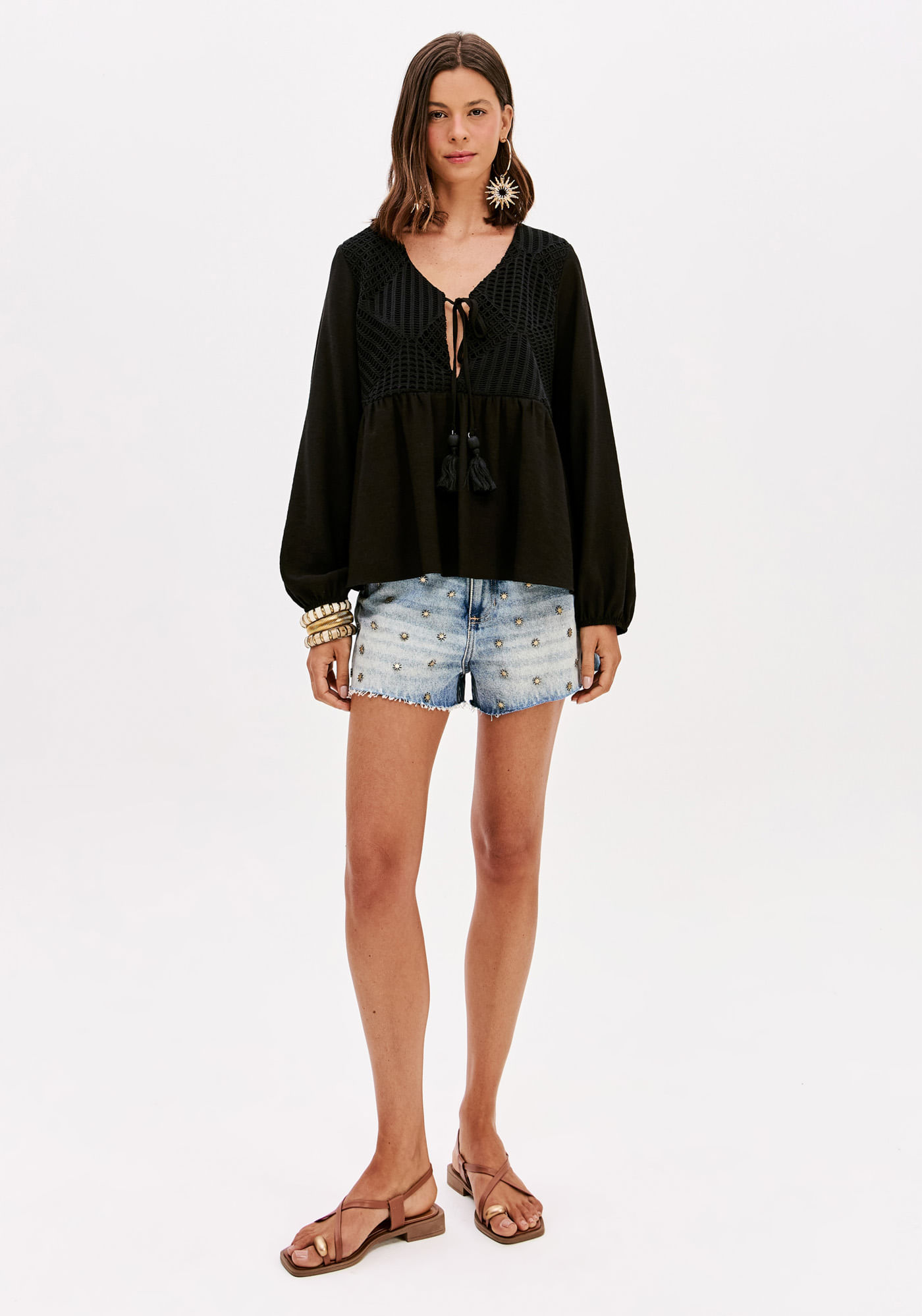 Short Jeans Relaxed Cintura Alta com Aplicações