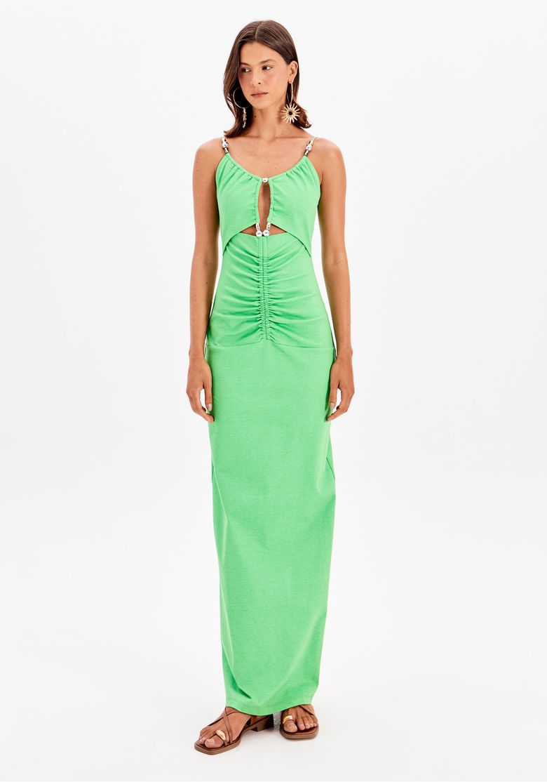 Vestido super midi verde com detalhe franzido frontal e alças ajustáveis, visto de frente.