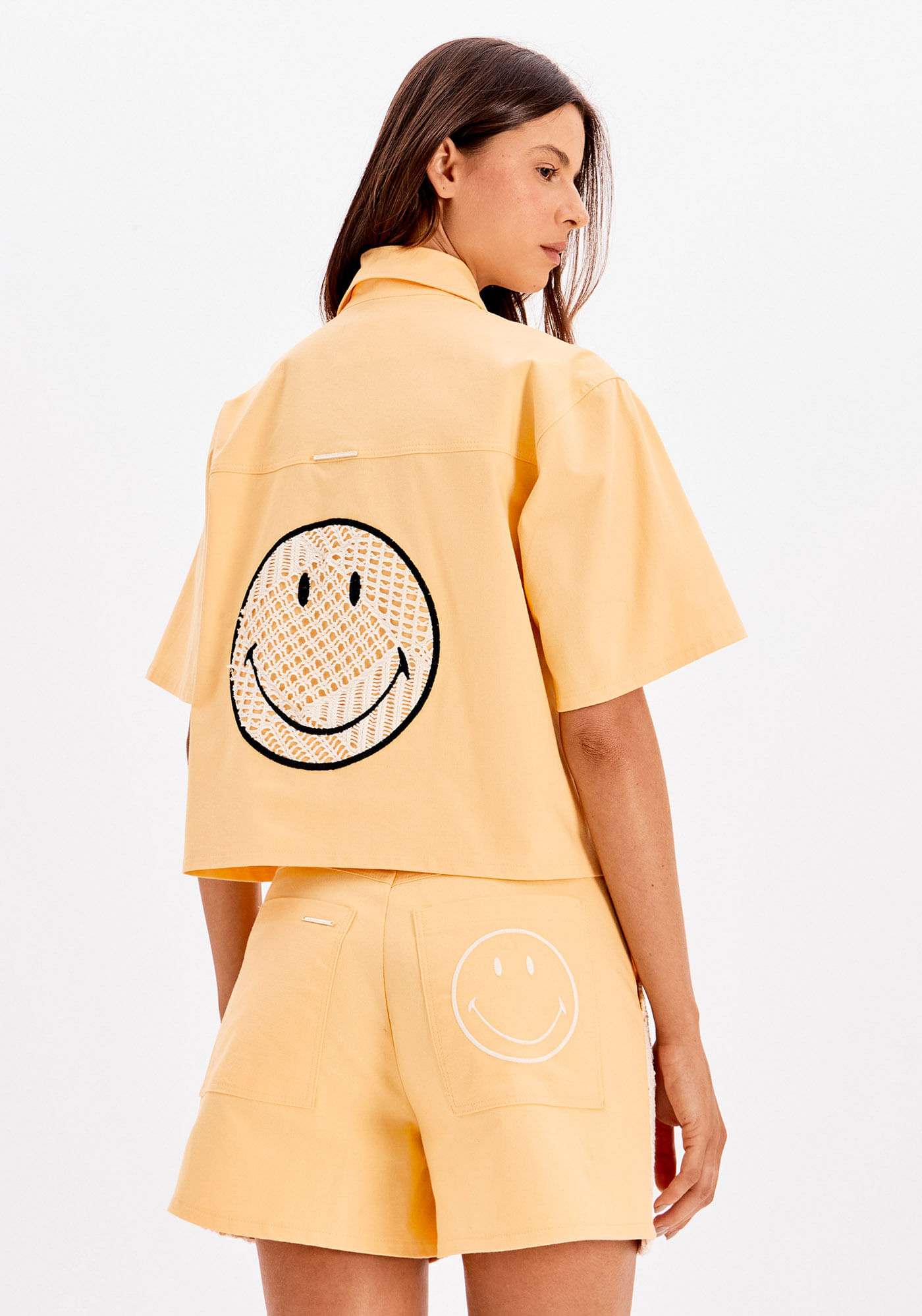 Camisa Manga Curta Com Aplicações Smiley