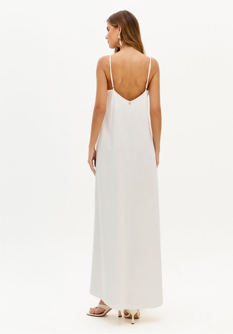 Vista traseira do vestido longo branco com alças ajustáveis.