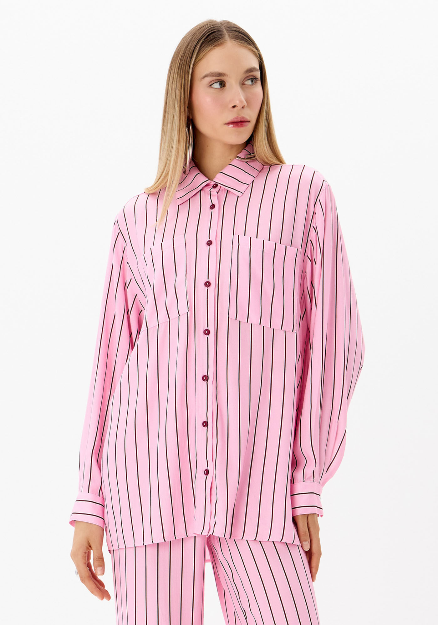 Camisa Oversized Listrada Manga Longa