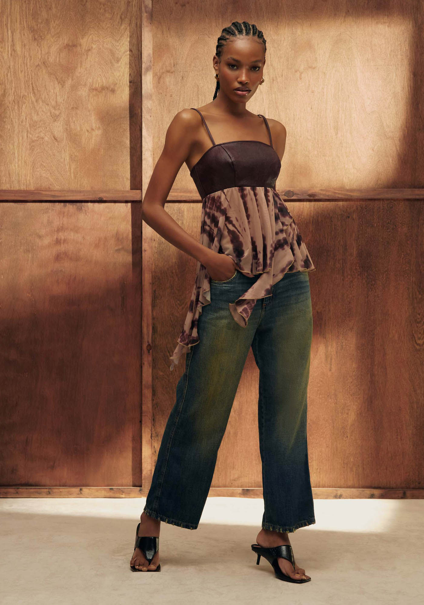 Calça Jeans Reta Cropped Cintura Média