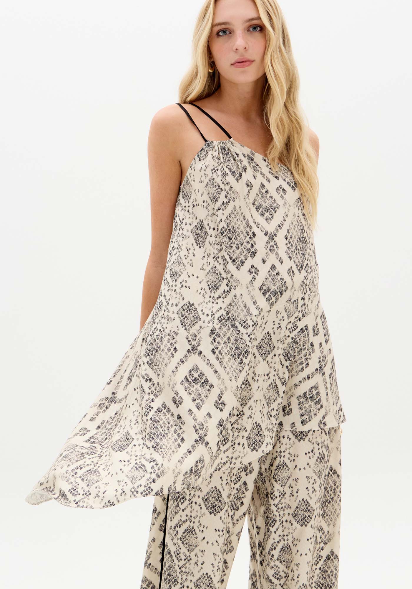 Blusa Assimétrica Ombro Único Estampada