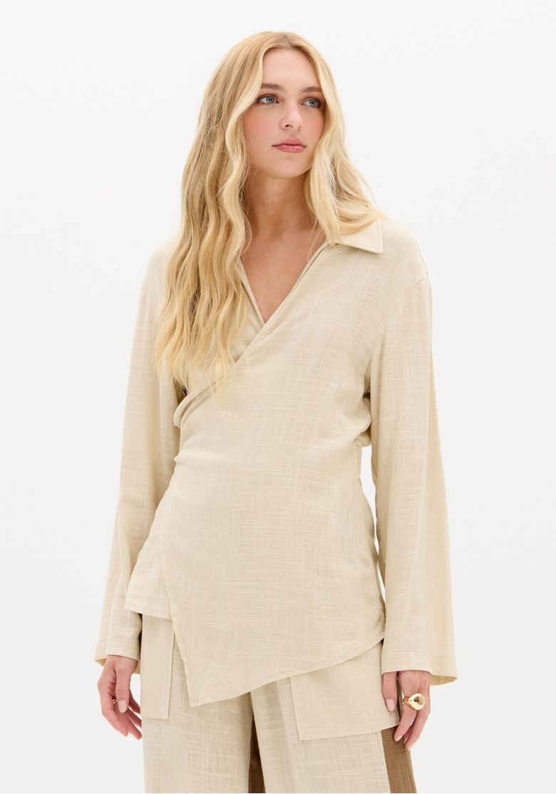 Camisa-feminina-alongada-com-amarracao-lateral-vista-frontal-completa.