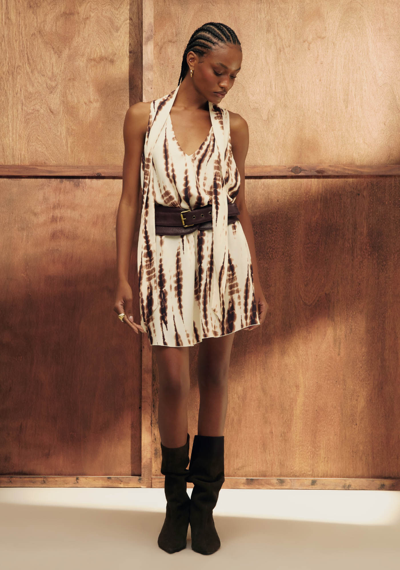 Vestido Curto Sem Manga Amplo Com Cinto