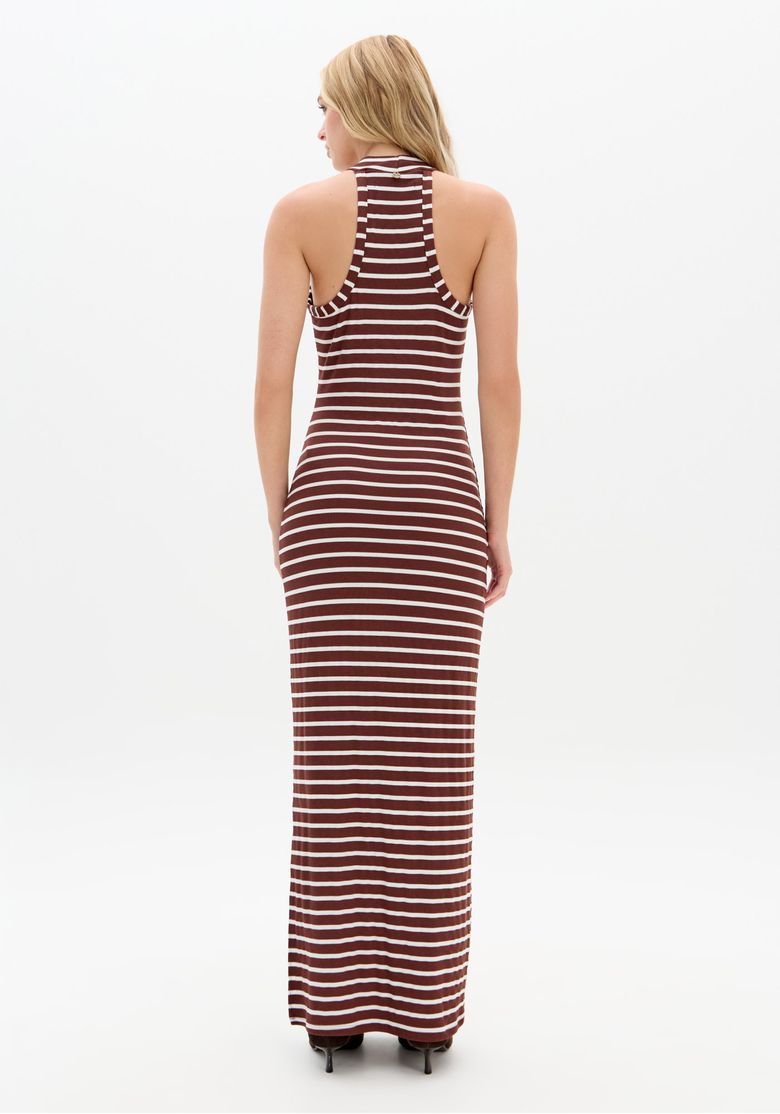 Vista traseira do vestido super midi canelado listrado, mostrando o design sem mangas e o ajuste ao corpo.