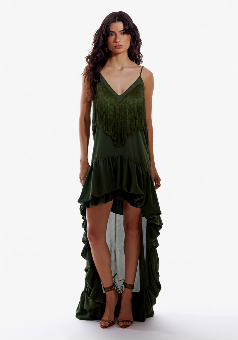 Vestido mullet verde escuro com franjas e decote em V profundo, visto de frente.