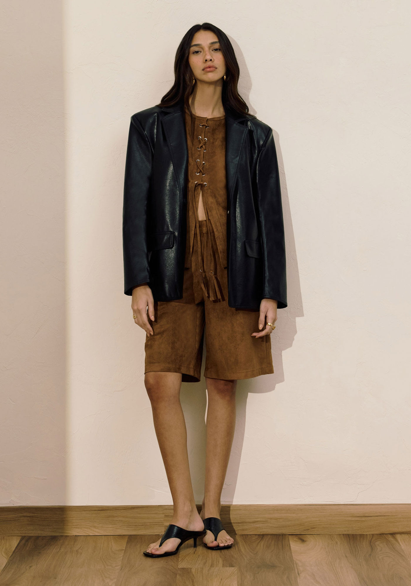 Bermuda Alongada Suede Com Bolso