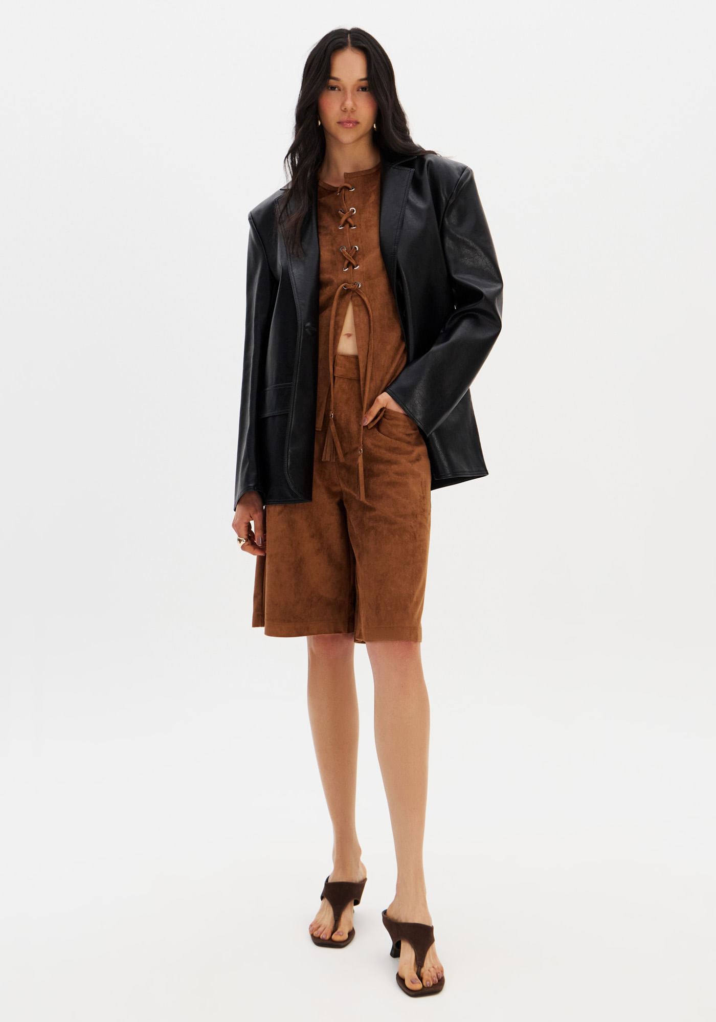Bermuda Alongada Suede Com Bolso