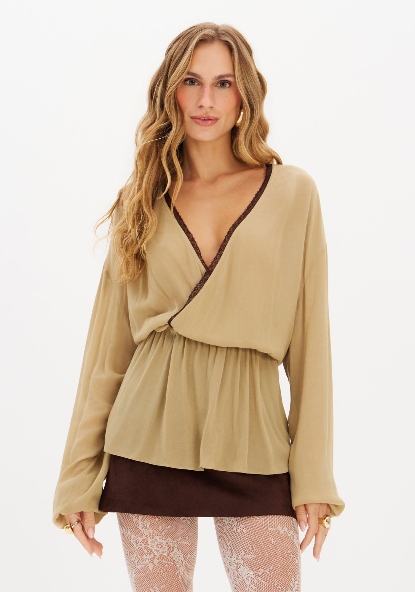 Blusa Manga Longa Ampla Com Renda