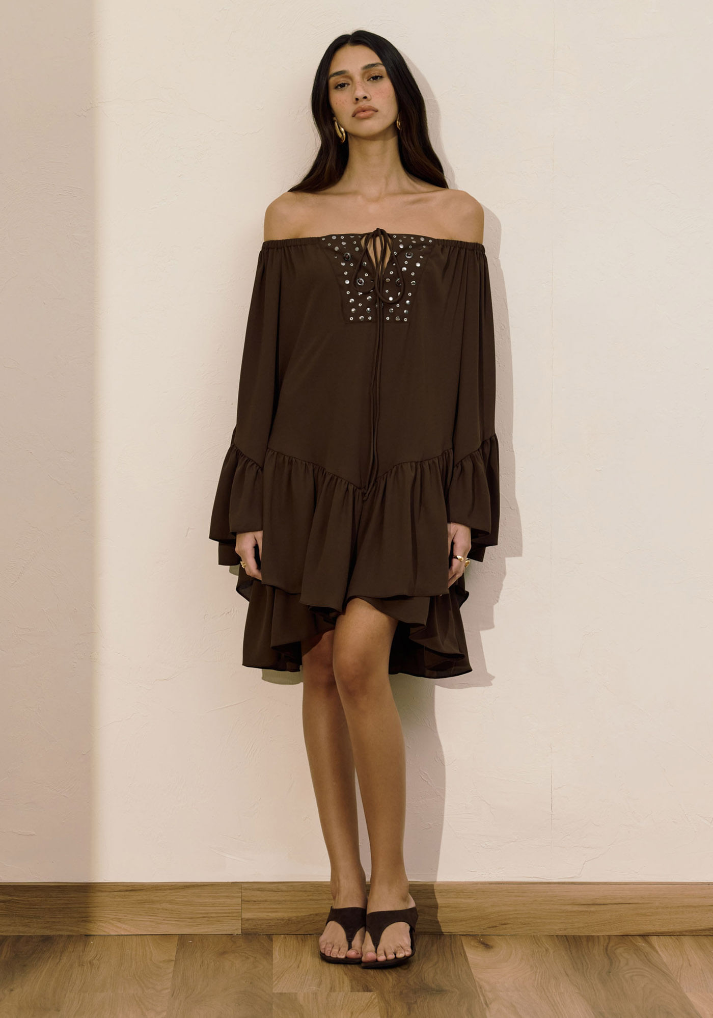 Vestido Curto Ombro A Ombro Com Babado