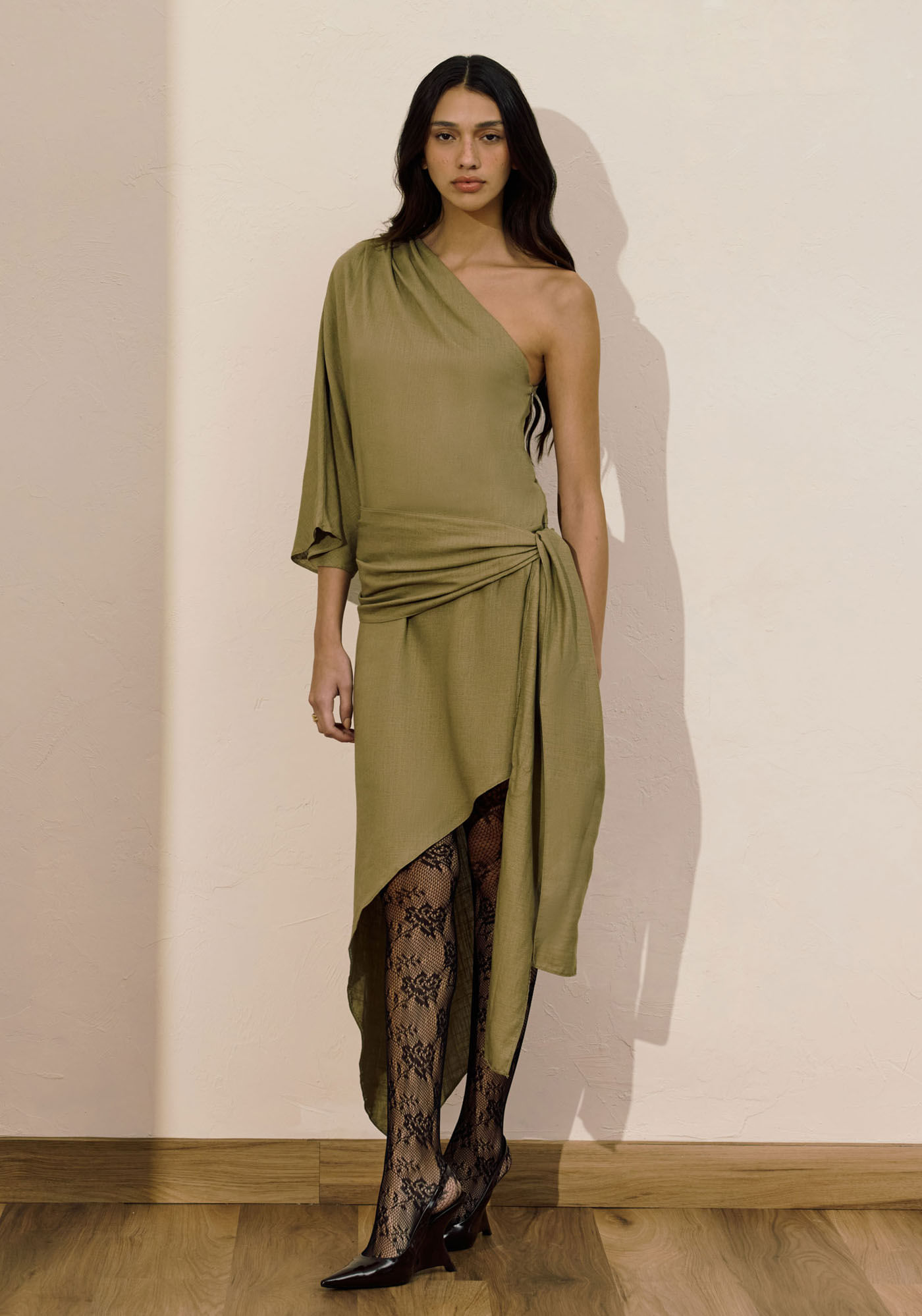 Vestido Super Midi Assimétrico