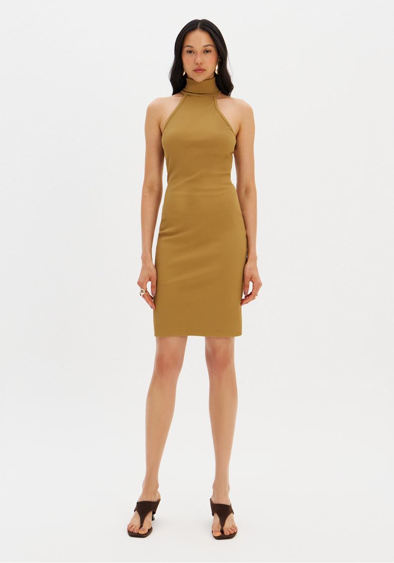 Vestido curto gola alta em malha canelada verde - vista frontal com modelagem ajustada e comprimento acima do joelho