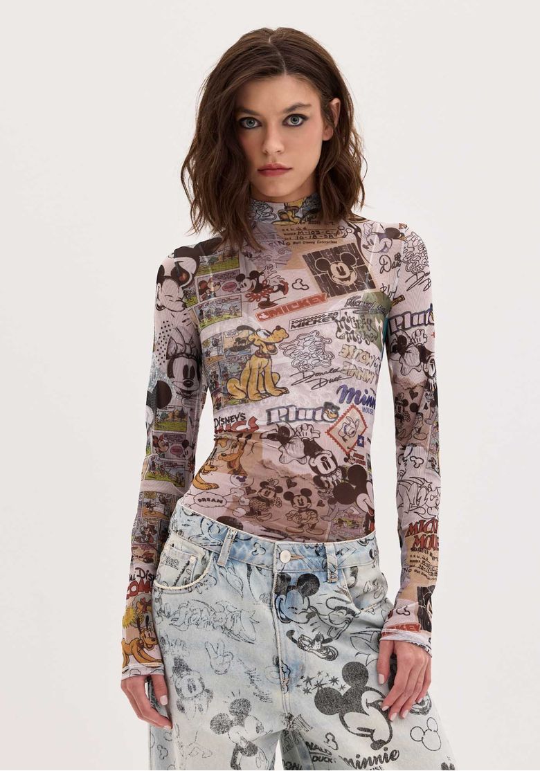 Blusa de tule manga longa gola alta com estampa Mickey e Amigos vista frontal, modelagem justa e transparência leve