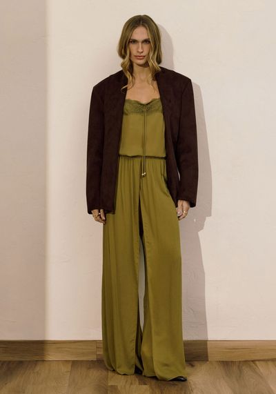 Calça Flare Ampla Com Sobreposição