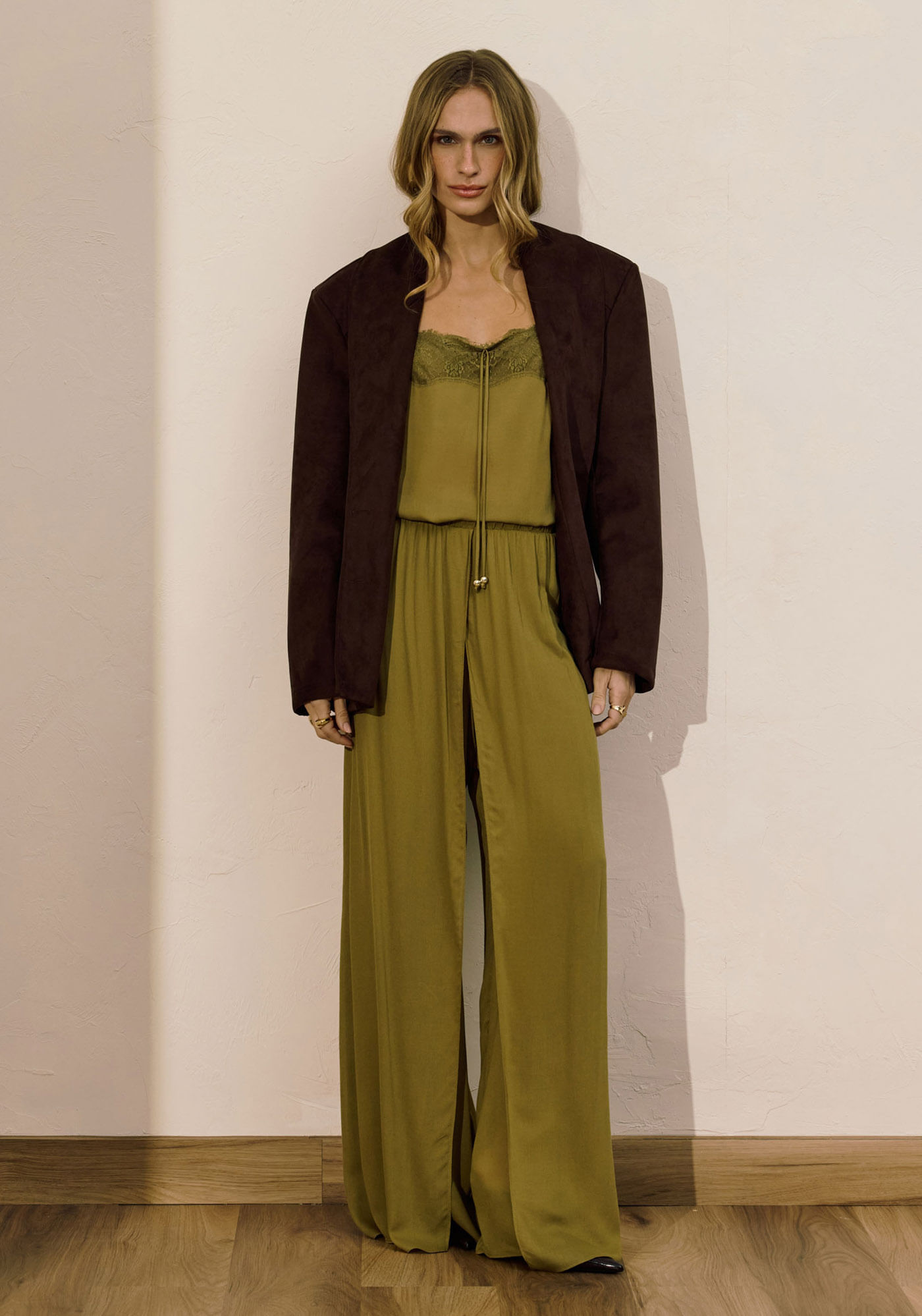 Calça Flare Ampla Com Sobreposição