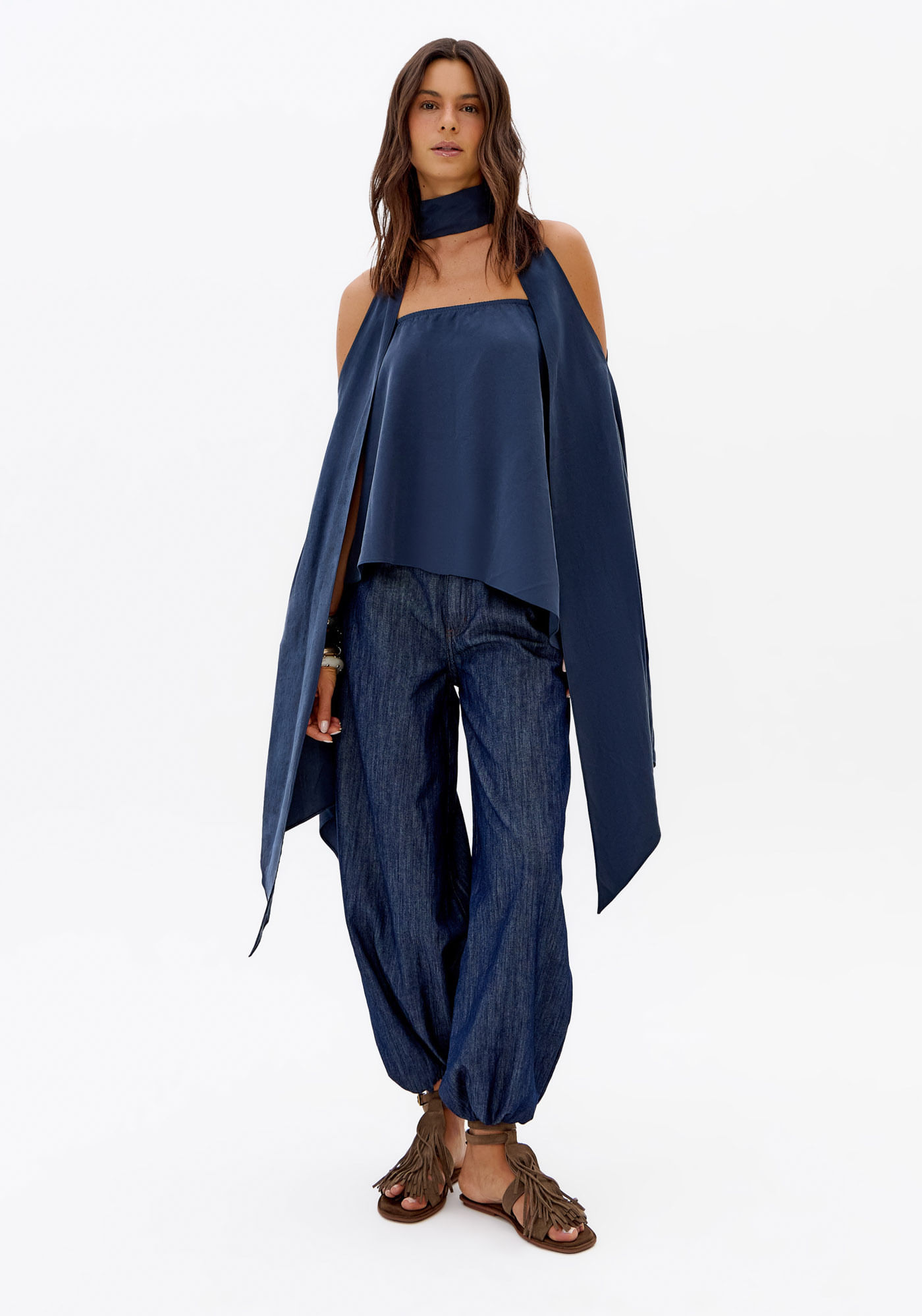 Blusa Ampla Assimétrica Capa Removível