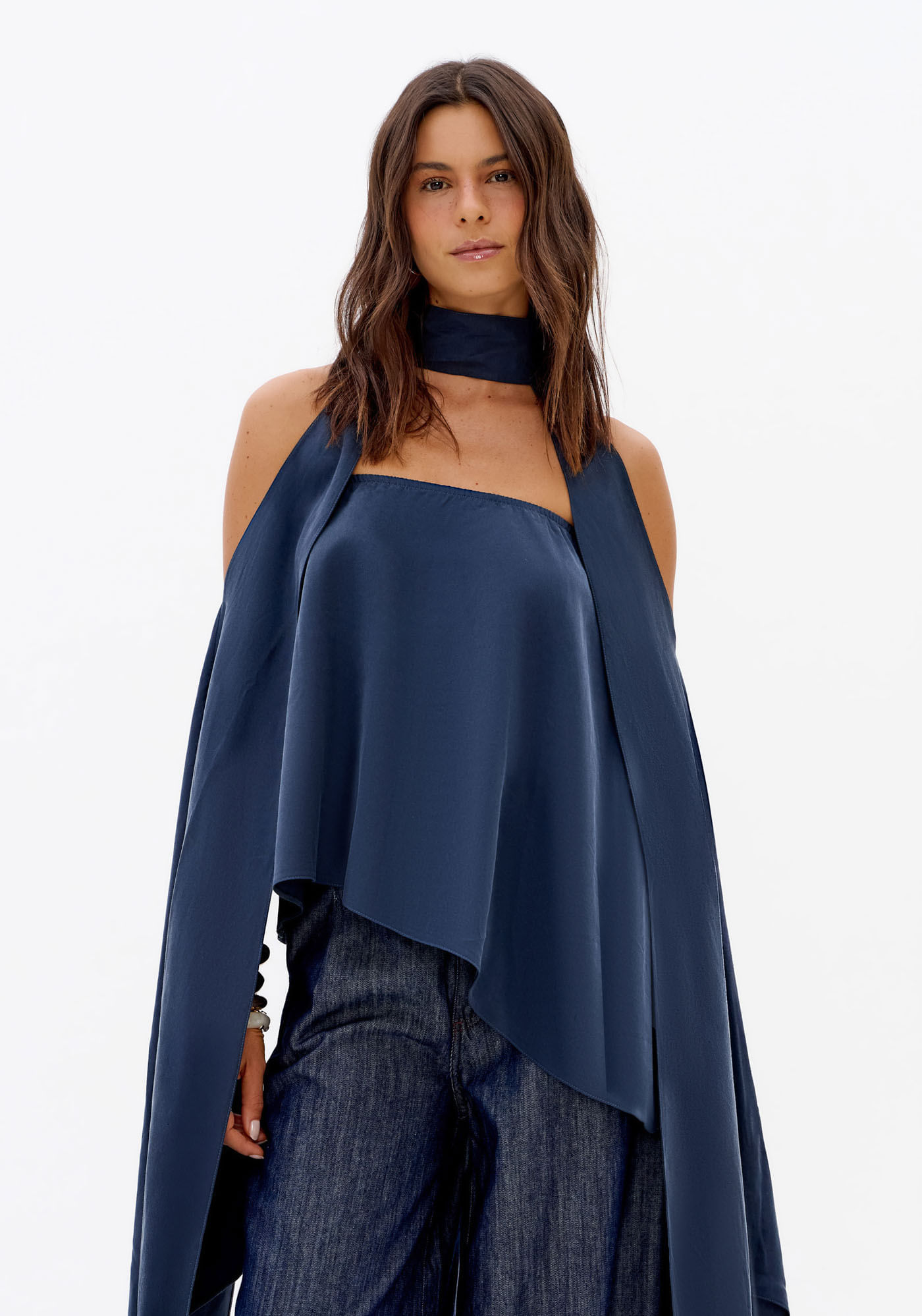Blusa Ampla Assimétrica Capa Removível