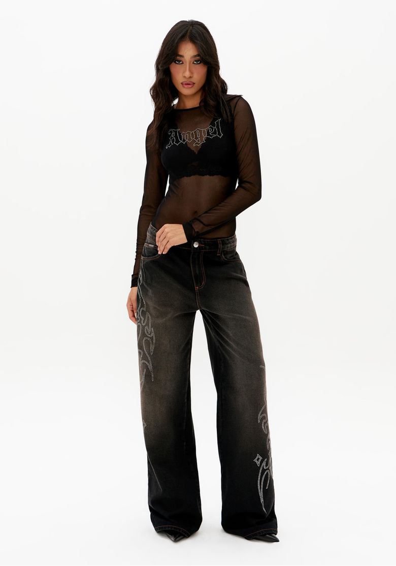 Look-completo-com-blusa-de-tule-preta-com-brilho-e-calca-jeans-ampla-preta-feminina
