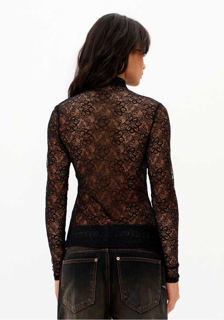 Vista-traseira-da-blusa-feminina-de-renda-preta-transparente-com-mangas-longas-e-barra-reta