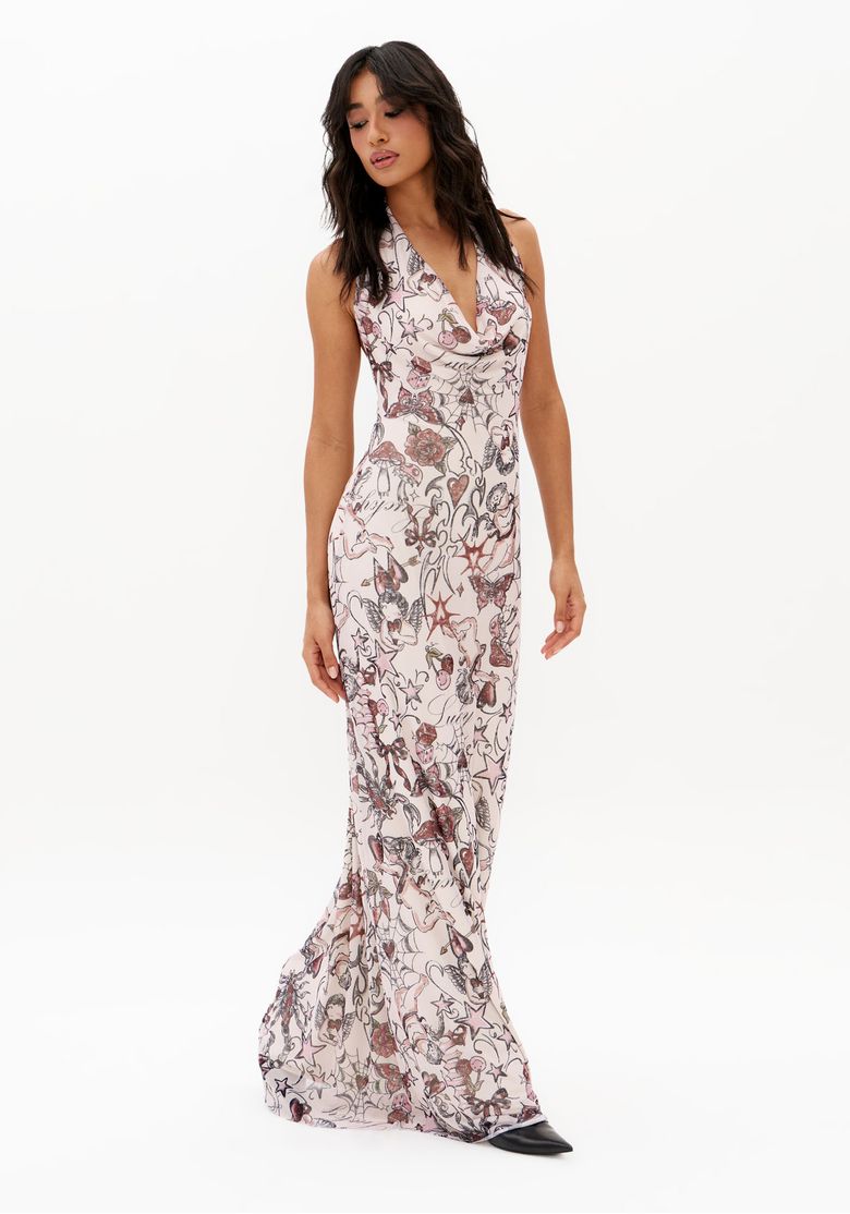 Vestido-longo-frente-unica-estampado-off-white-com-decote-drapeado-profundo-e-caimento-ajustado-em-foto-de-corpo-inteiro-frontal