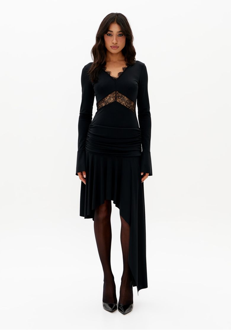 Vestido-midi-preto-justo-com-manga-longa-decote-V-em-renda-e-barra-assimetrica-em-foto-frontal-completa