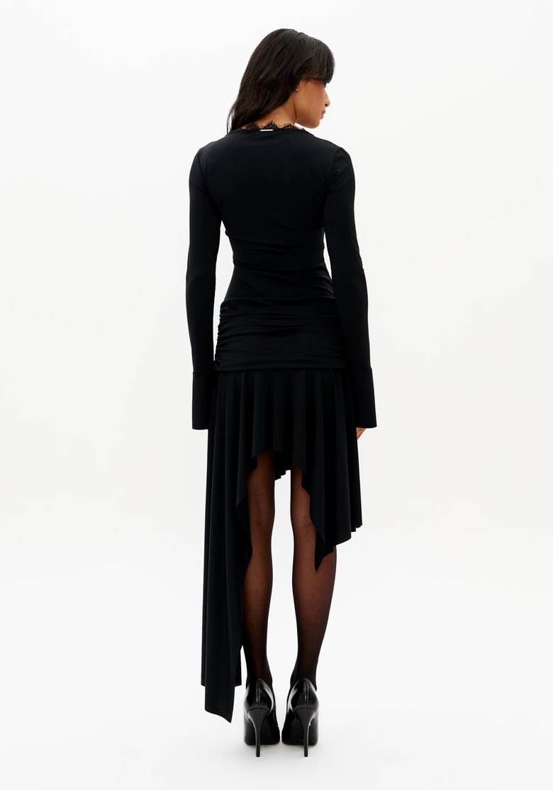 Vestido-midi-preto-de-costas-com-modelagem-ajustada-mangas-longas-e-barra-assimetrica