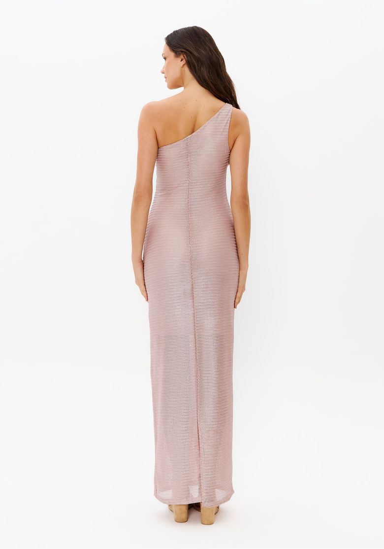 Vestido longo rosa canelado de um ombro só, vista posterior com caimento ajustado