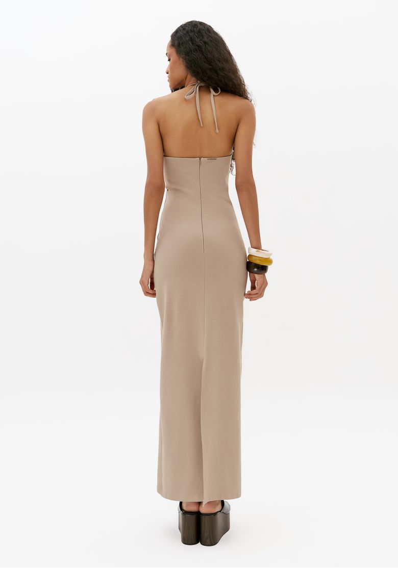 Costas-do-vestido-super-midi-bege-frente-unica-com-amarracao-no-pescoco-e-modelagem-ajustada