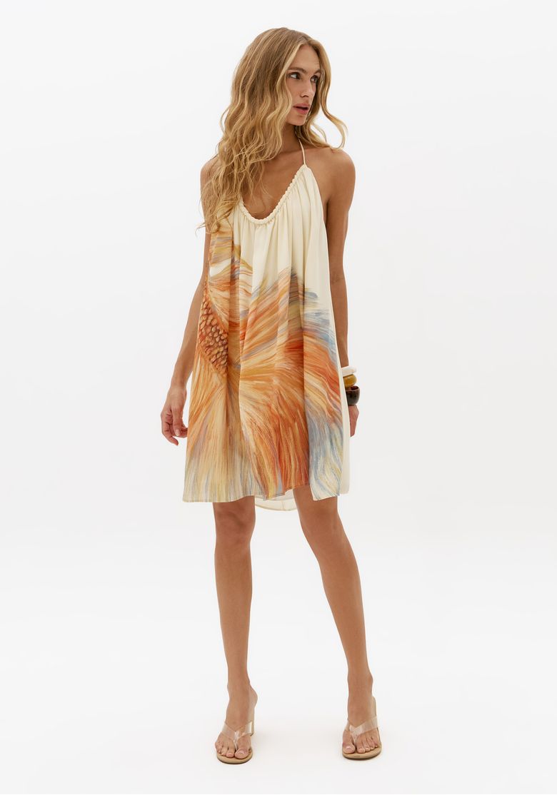 Vestido curto frente única estampado branco em corpo inteiro, com modelagem ampla, alça fina e barra fluida