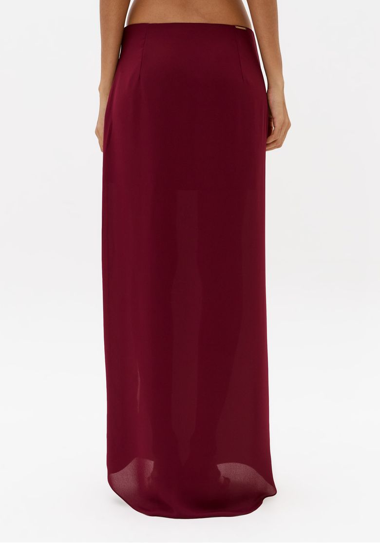 Vista-traseira-da-saia-super-midi-bordo-feminina-com-modelagem-reta-e-comprimento-longo