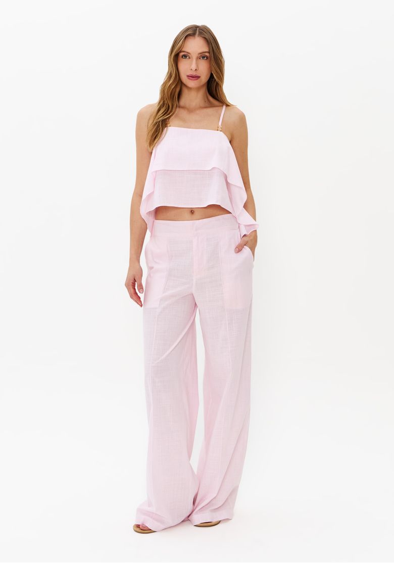 Blusa-cropped-rosa-feminina-com-babados-e-calca-pantalona-rosa-look-completo-de-verao-em-vista-frontal
