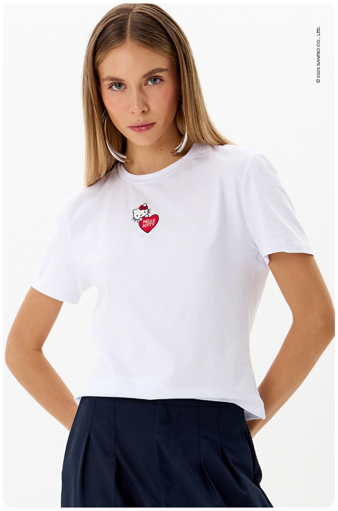 T-Shirt Baby Look Com Bordado Hello Kitty